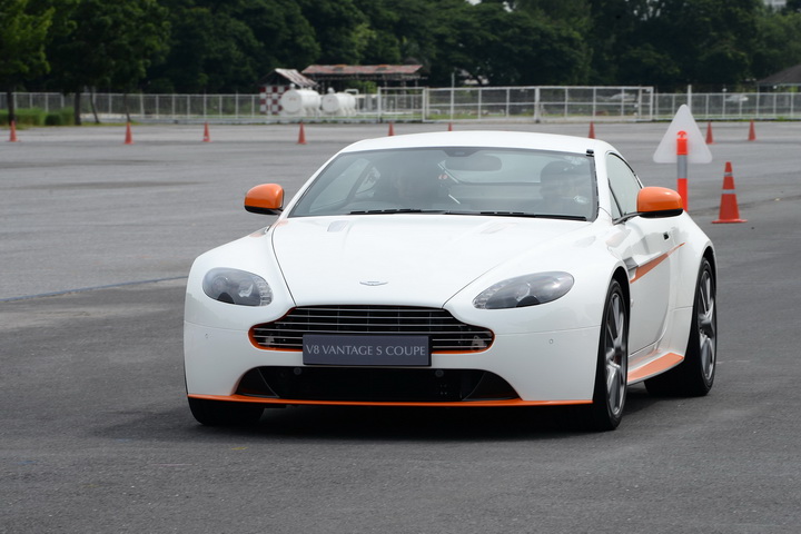 iamcar_aston martin2